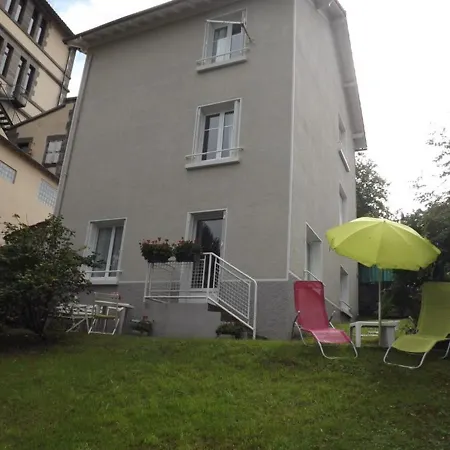 A Avec Jardin Privatif Et Parking, Ideal Pour 4 Pers., A Proximite Du Centre - Fr-1-742-172 Vakantiehuis Aurillac