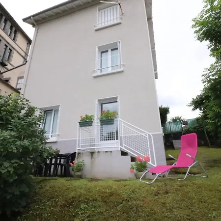 A Avec Jardin Privatif Et Parking, Ideal Pour 4 Pers., A Proximite Du Centre - Fr-1-742-172 Ferienhaus Aurillac