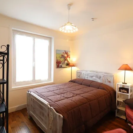 A Avec Jardin Privatif Et Parking, Ideal Pour 4 Pers., A Proximite Du Centre - Fr-1-742-172 * Aurillac