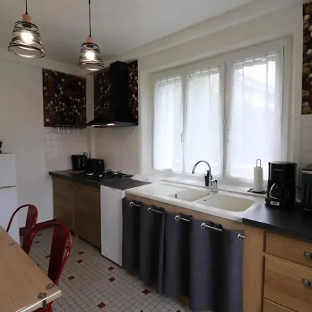 Ferienhaus A Avec Jardin Privatif Et Parking, Ideal Pour 4 Pers., A Proximite Du Centre - Fr-1-742-172 Aurillac