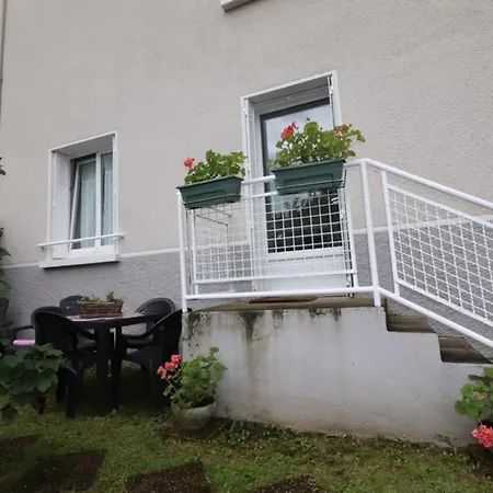 A Avec Jardin Privatif Et Parking, Ideal Pour 4 Pers., A Proximite Du Centre - Fr-1-742-172 Aurillac