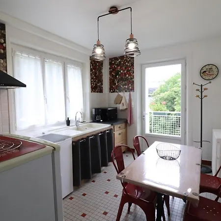 A Avec Jardin Privatif Et Parking, Ideal Pour 4 Pers., A Proximite Du Centre - Fr-1-742-172 *