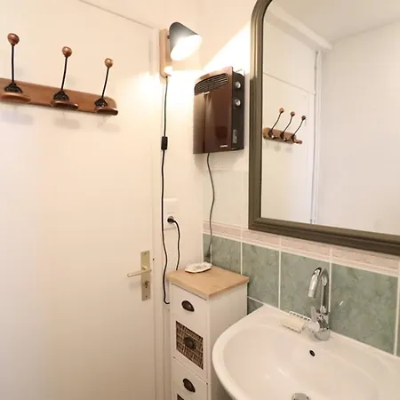 A Avec Jardin Privatif Et Parking, Ideal Pour 4 Pers., A Proximite Du Centre - Fr-1-742-172 Vakantiehuis Aurillac